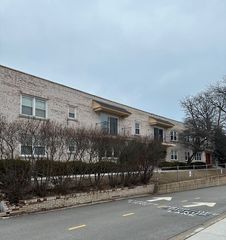 2103 Saint Johns Avenue A, Highland Park, IL 60035