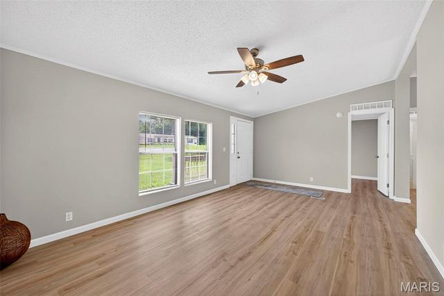 30 Dove Court, Winfield, MO 63389