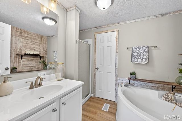 30 Dove Court, Winfield, MO 63389