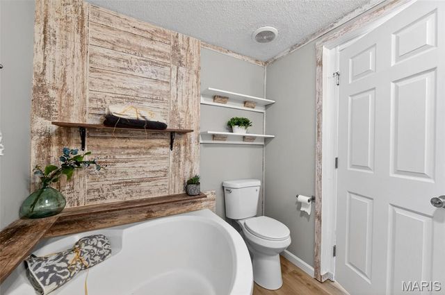 30 Dove Court, Winfield, MO 63389