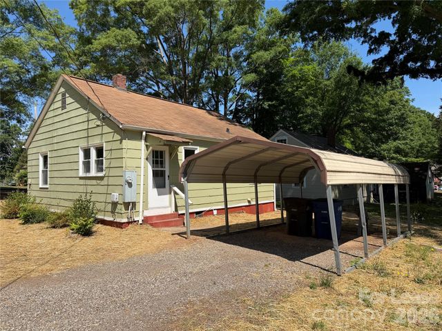 704 N Miller Avenue, Statesville, NC 28677