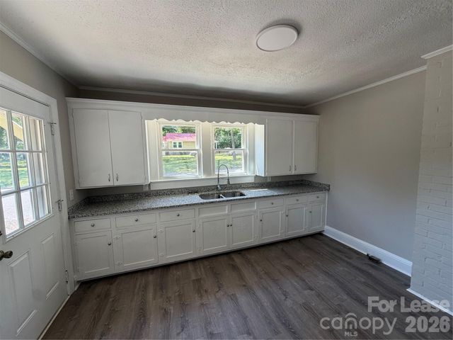 704 N Miller Avenue, Statesville, NC 28677