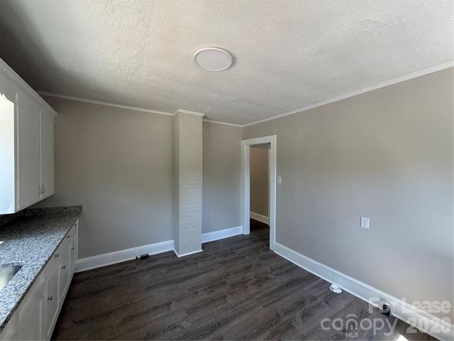 704 N Miller Avenue, Statesville, NC 28677