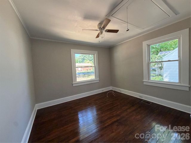 704 N Miller Avenue, Statesville, NC 28677