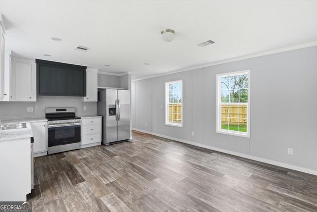 94 Thrasher Lane E, Jesup, GA 31545