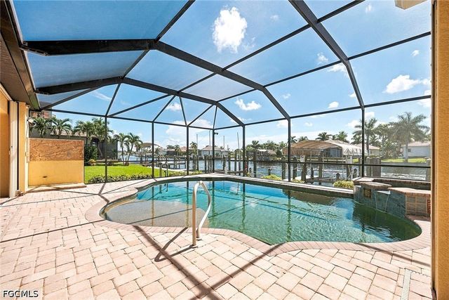 5055 Sorrento CT, Cape Coral, FL 33904