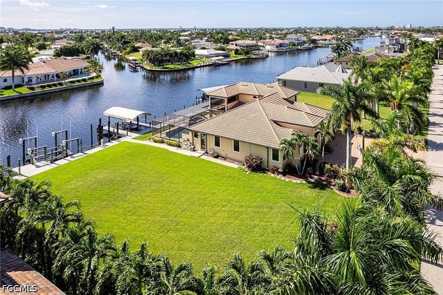 5055 Sorrento CT, Cape Coral, FL 33904