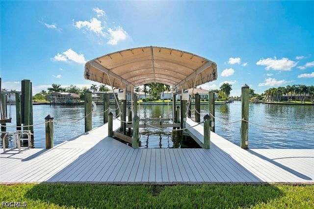 5055 Sorrento CT, Cape Coral, FL 33904