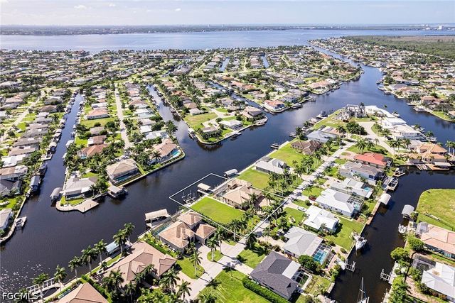 5055 Sorrento CT, Cape Coral, FL 33904