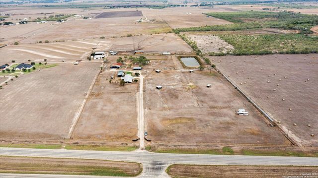 3915 US Highway 181, Floresville, TX 78114
