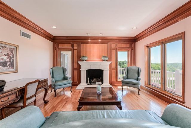 17029 Chieftain Road, Tonganoxie, KS 66086