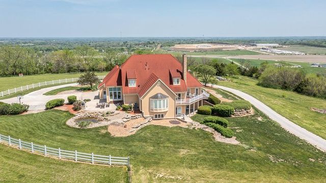 17029 Chieftain Road, Tonganoxie, KS 66086