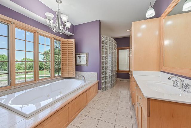 17029 Chieftain Road, Tonganoxie, KS 66086