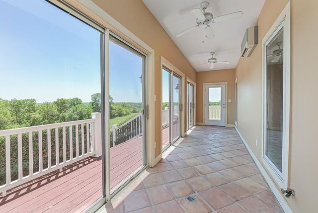 17029 Chieftain Road, Tonganoxie, KS 66086