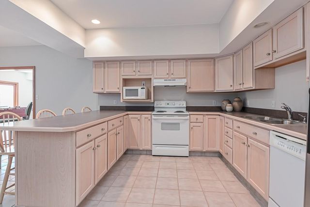 17029 Chieftain Road, Tonganoxie, KS 66086