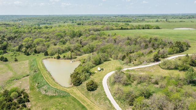 17029 Chieftain Road, Tonganoxie, KS 66086