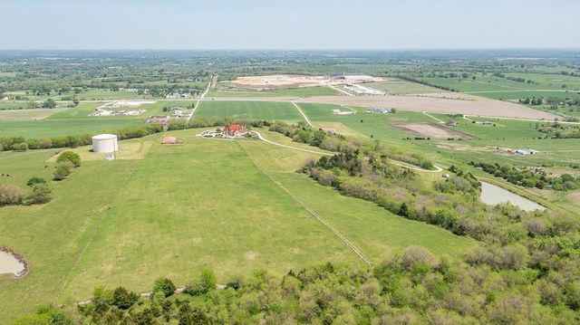 17029 Chieftain Road, Tonganoxie, KS 66086