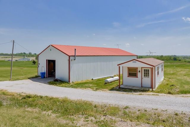 17029 Chieftain Road, Tonganoxie, KS 66086