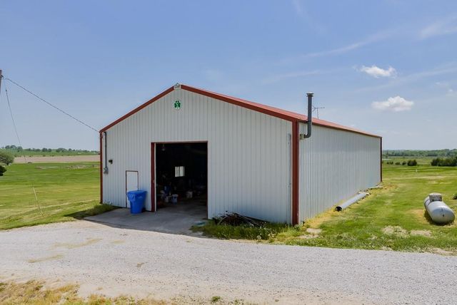 17029 Chieftain Road, Tonganoxie, KS 66086