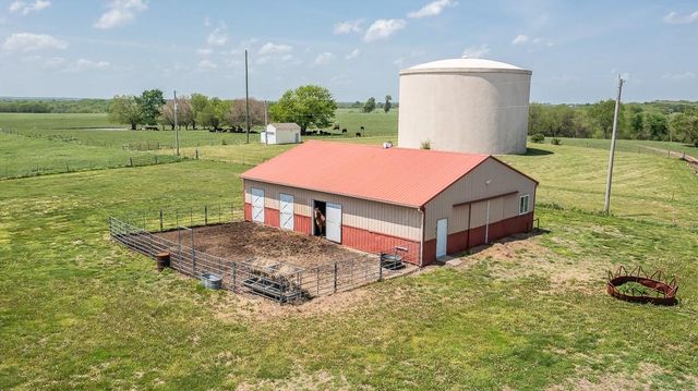 17029 Chieftain Road, Tonganoxie, KS 66086