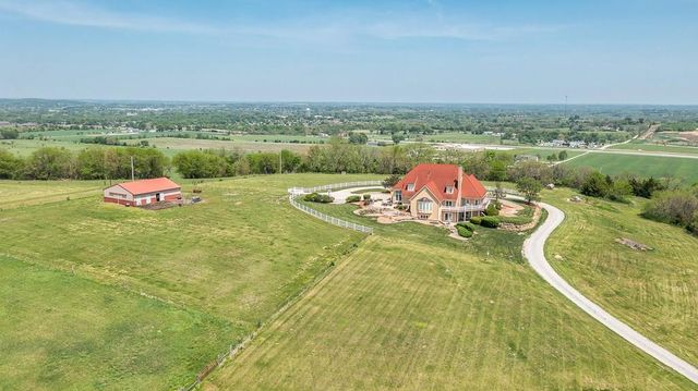 17029 Chieftain Road, Tonganoxie, KS 66086