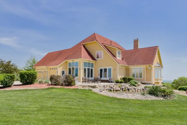 17029 Chieftain Road, Tonganoxie, KS 66086