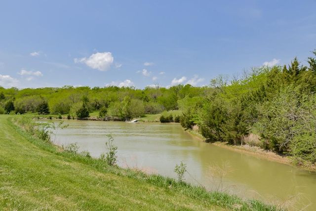 17029 Chieftain Road, Tonganoxie, KS 66086