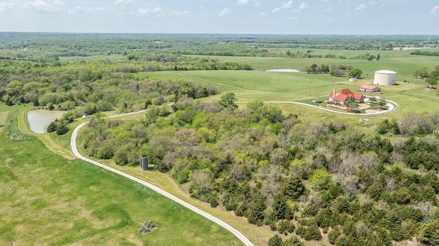 17029 Chieftain Road, Tonganoxie, KS 66086