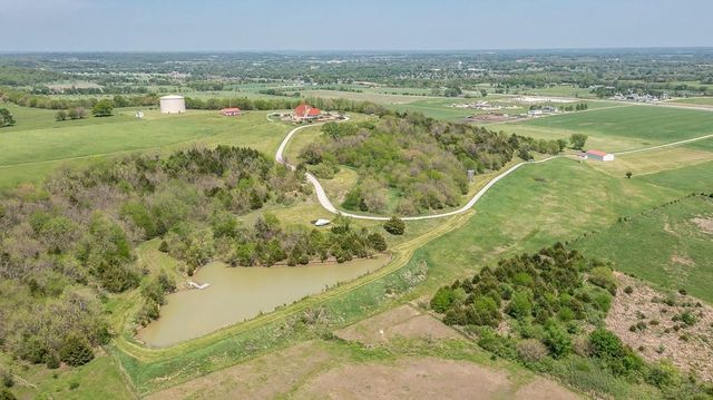 17029 Chieftain Road, Tonganoxie, KS 66086