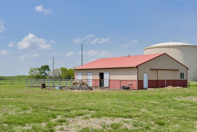 17029 Chieftain Road, Tonganoxie, KS 66086