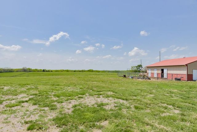 17029 Chieftain Road, Tonganoxie, KS 66086