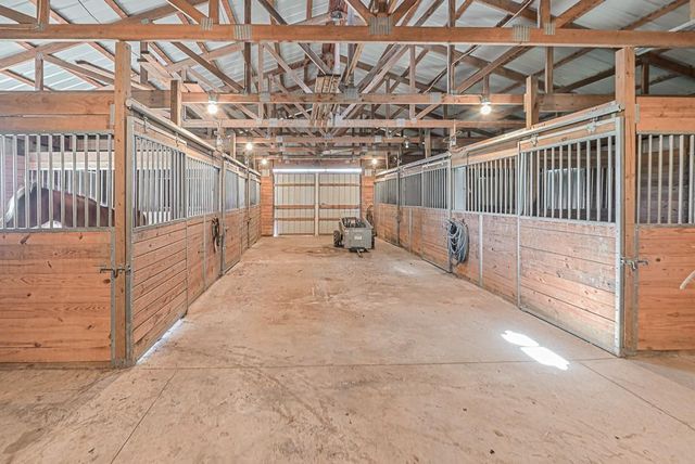 17029 Chieftain Road, Tonganoxie, KS 66086