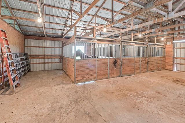 17029 Chieftain Road, Tonganoxie, KS 66086