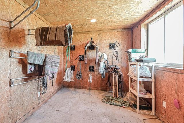 17029 Chieftain Road, Tonganoxie, KS 66086