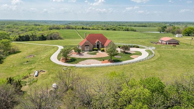 17029 Chieftain Road, Tonganoxie, KS 66086