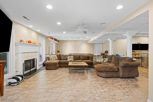 456 Helena Drive, Tallmadge, OH 44278