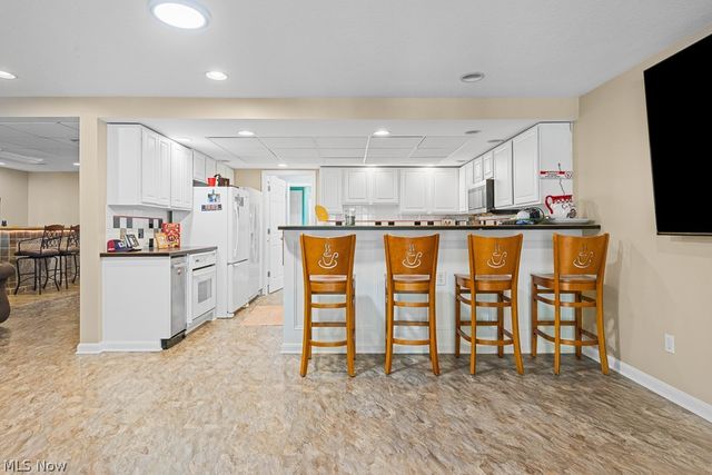 456 Helena Drive, Tallmadge, OH 44278