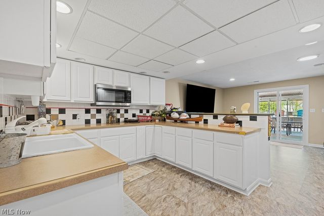 456 Helena Drive, Tallmadge, OH 44278