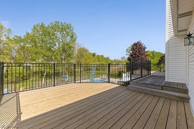 456 Helena Drive, Tallmadge, OH 44278