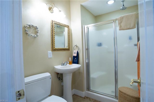 1904 Ballahack RD, Chesapeake, VA 23322
