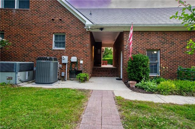 1904 Ballahack RD, Chesapeake, VA 23322