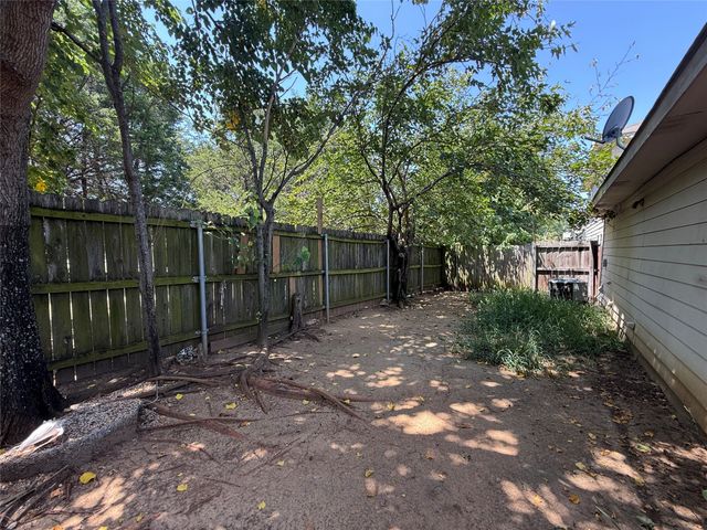 9916 Crystal Valley Way, Dallas, TX 75227