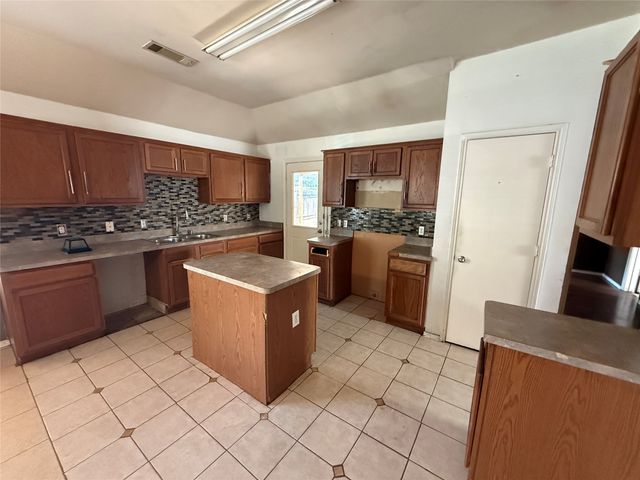 9916 Crystal Valley Way, Dallas, TX 75227