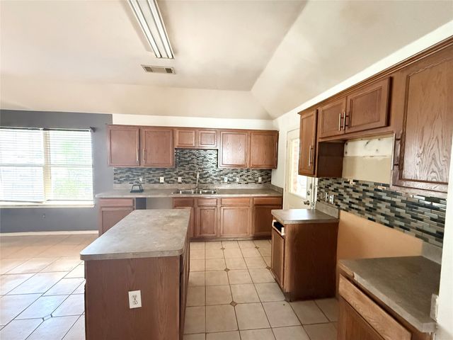 9916 Crystal Valley Way, Dallas, TX 75227