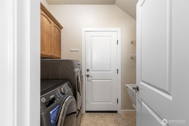 2741 NE Noll Valley Loop, Poulsbo, WA 98370