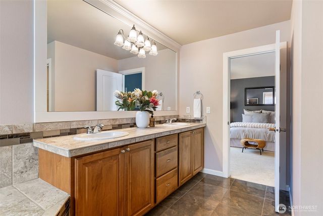2741 NE Noll Valley Loop, Poulsbo, WA 98370