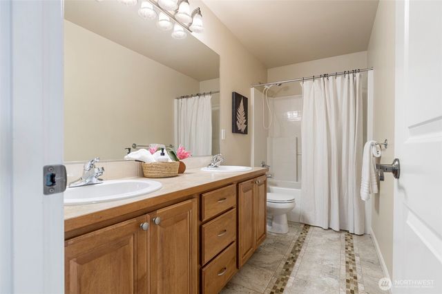 2741 NE Noll Valley Loop, Poulsbo, WA 98370