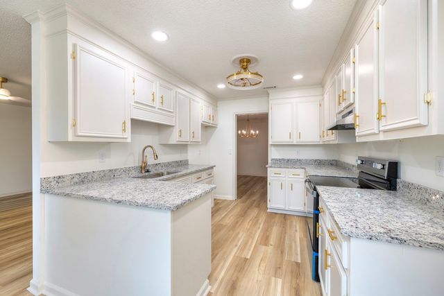 7 Treetop Court, Sumter, SC 29154