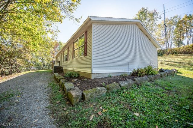 2709 Backwater Road SE, New Philadelphia, OH 44663