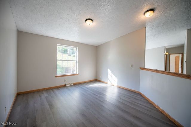 2709 Backwater Road SE, New Philadelphia, OH 44663